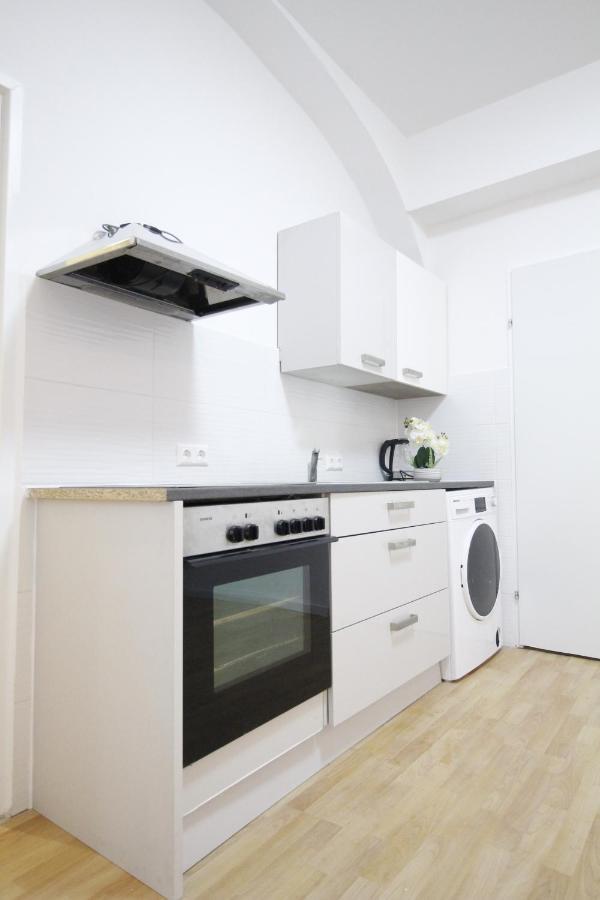 Comfort Triple Room Th Viena Exterior foto